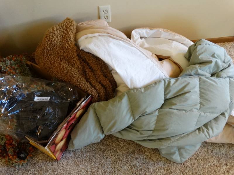 lot 441 image: Lot of blankets.