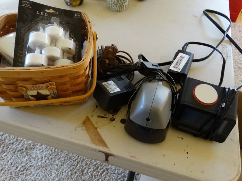 lot 446 image: Lot of electronics.