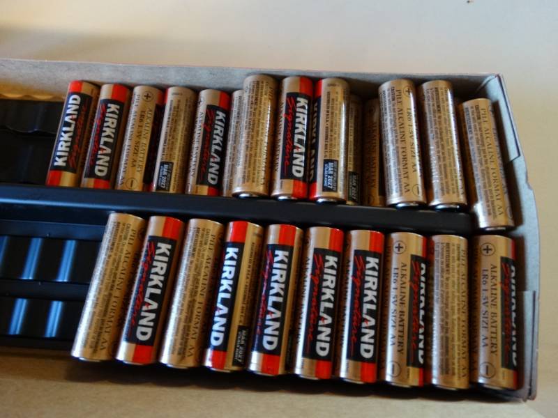 lot 462 image: Lot of AA batteries.