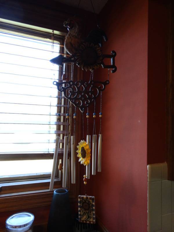 lot 470 image: Rooster windchime