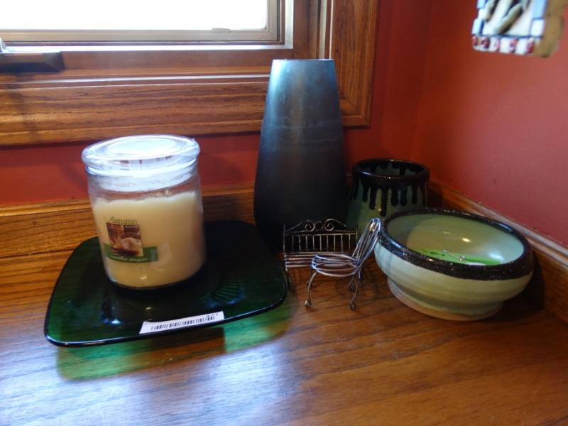 lot 471 image: Pottery bowls candle small decor benchchairmisc.