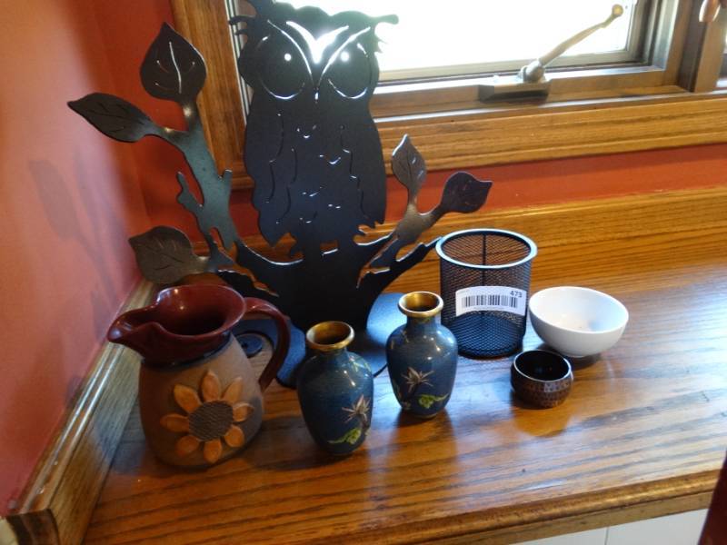 lot 473 image: Metal Owl decor vases misc decor items