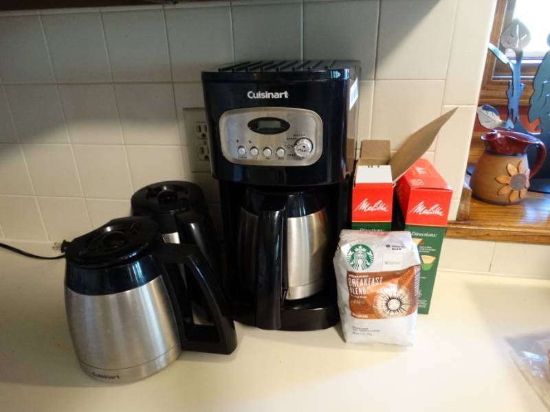 lot 475 image: Cuisinart coffee maker w 2 extra ss coffee pots, starbucks coffee & more