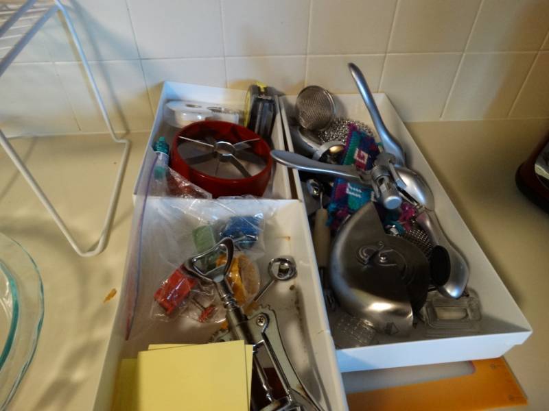 lot 480 image: Lot of assorted kitchen utensils