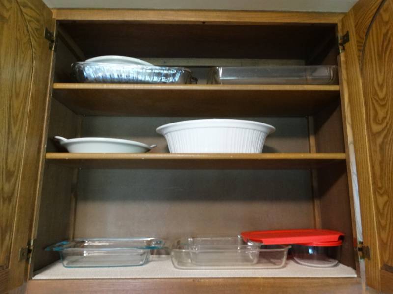 lot 484 image: Pyrex & other cooking dishes