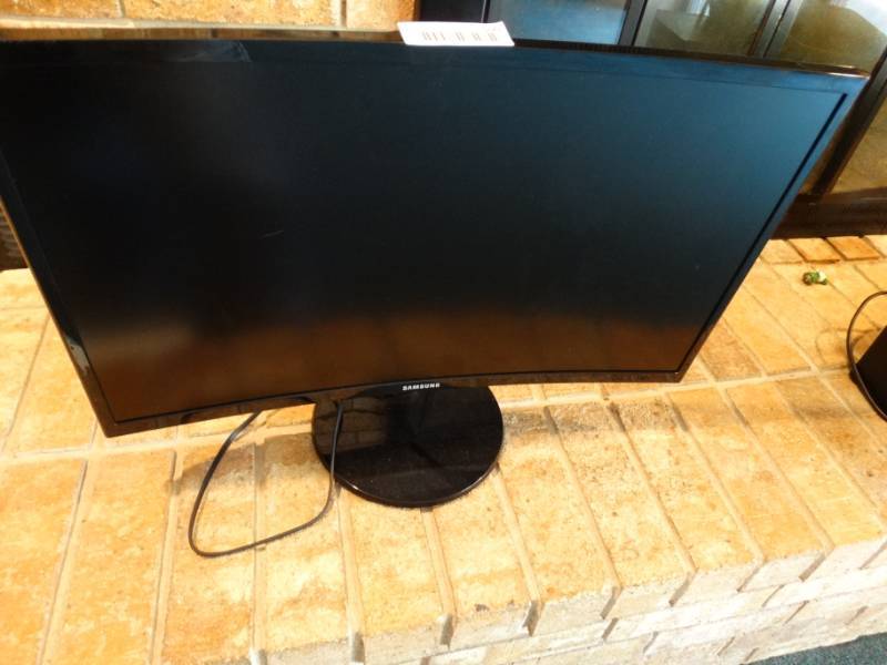 lot 500 image: Samsung curved LED monitor
