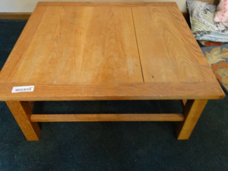 lot 511 image: Wood coffee table