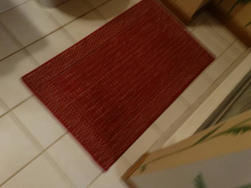lot 513 image: Bathroom itemsBathroom rug