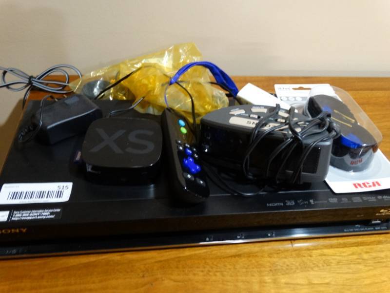lot 515 image: Sony Blu-Ray player & misc.