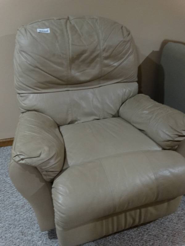 lot 517 image: Leather recliner