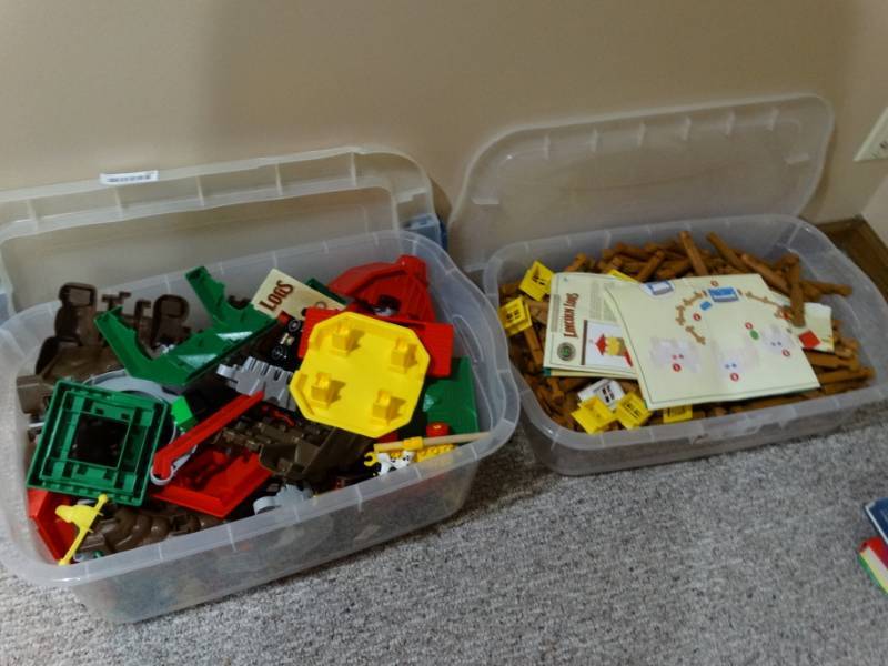 lot 524 image: 2 storage totes full of Lincoln logs