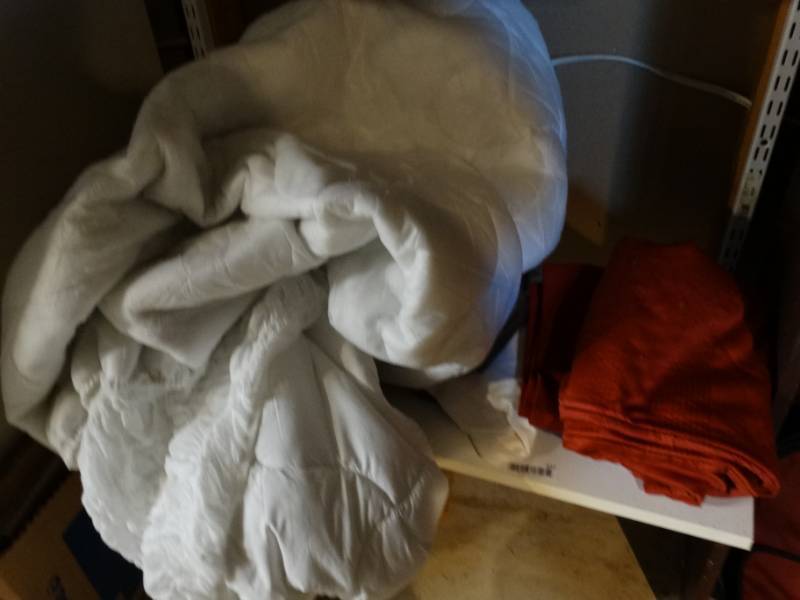 lot 537 image: Blankets misc.