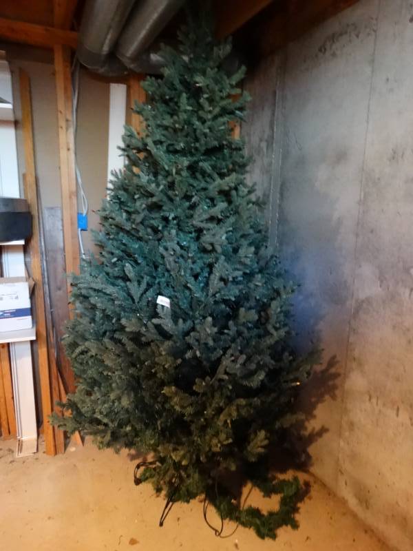 lot 547 image: Nice Christmas tree w stand