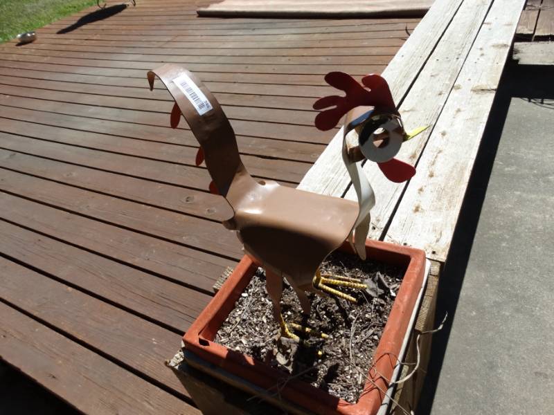 lot 746 image: Metal Rooster lawn statue