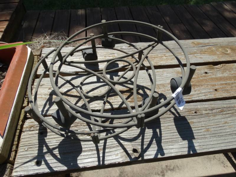 lot 752 image: 2 planter holders w wheels