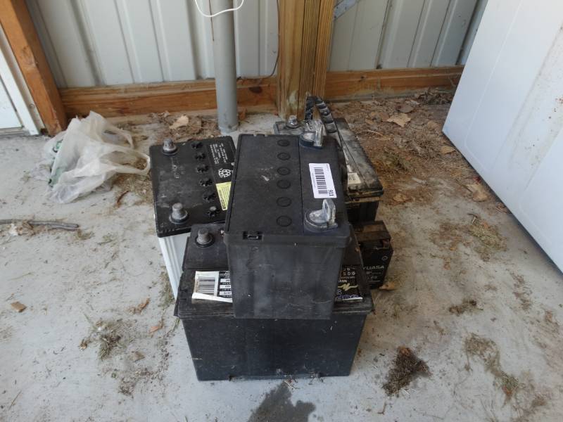 lot 911 image: Lot of various batterys.
