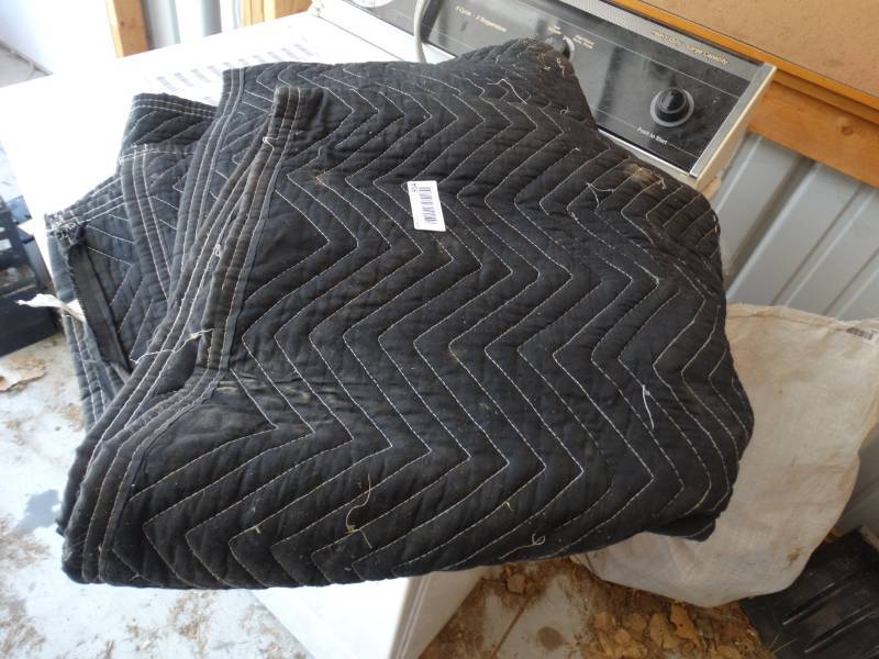 lot 914 image: Moving blanket.