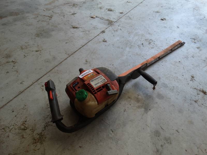 lot 920 image: Husqvarna E-tech 325HS75 x-series.