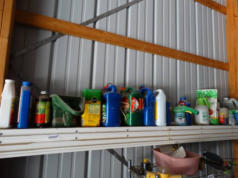 lot 922 image: Large lot of garden chemicals.