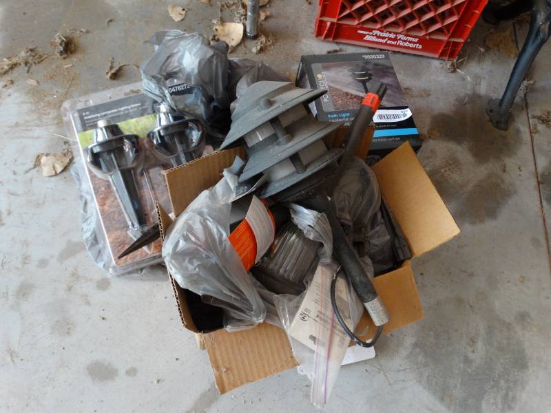 lot 926 image: Large lot of various yard lights.