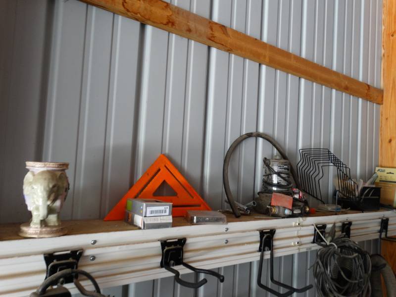 lot 929 image: Contents on shelf.