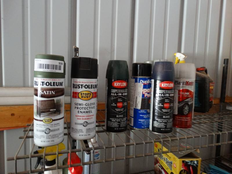 lot 939 image: Lot of various spay paint.