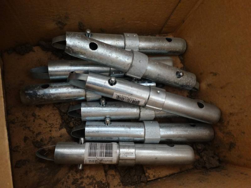lot 953 image: Lot of metaltechs.