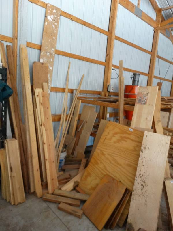 lot 963 image: LARGE lot of various lumber