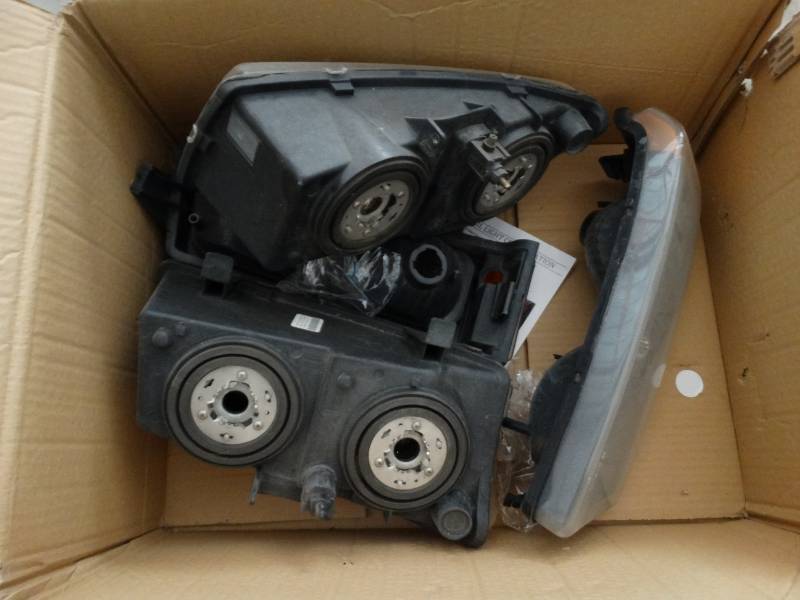 lot 970 image: Vehicle headlights