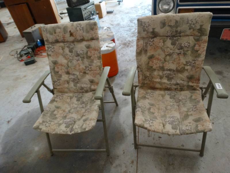 lot 973 image: 2 patio chairs