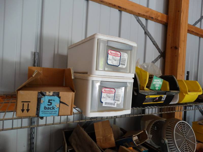 lot 996 image: Lot of various hardware