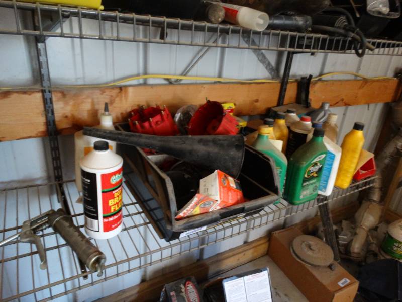 lot 1004 image: Lot of automotive oil power steering more