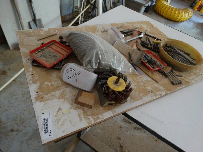 lot 1012 image: Lot of various drill bits