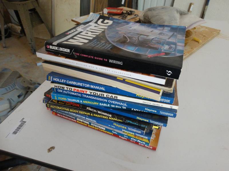 lot 1013 image: Lot of Haynes automotive books