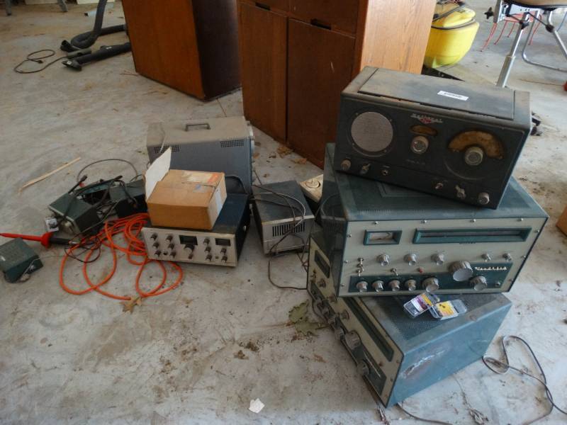 lot 1015 image: Tri-band transceiver model 753 Heathkit reciever NC-33 Mohawk model RX-1 & More