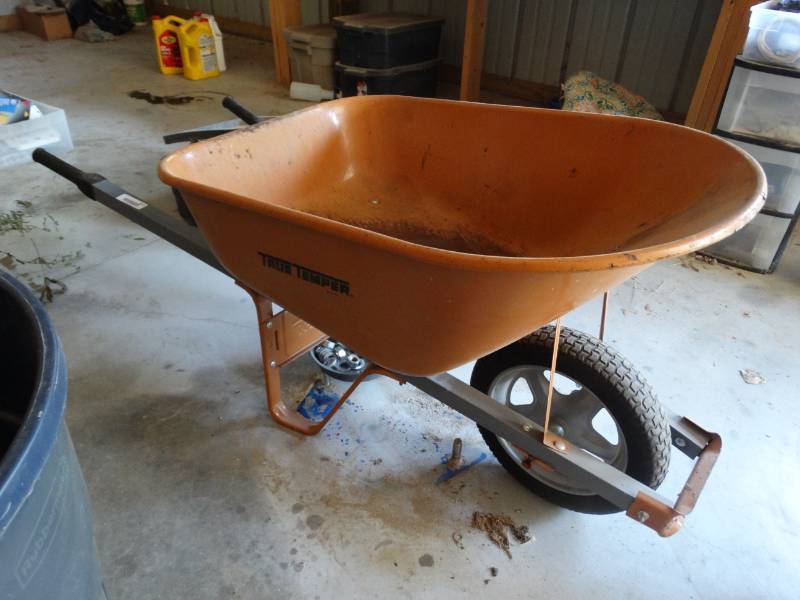 lot 1022 image: True temper wheel barrow