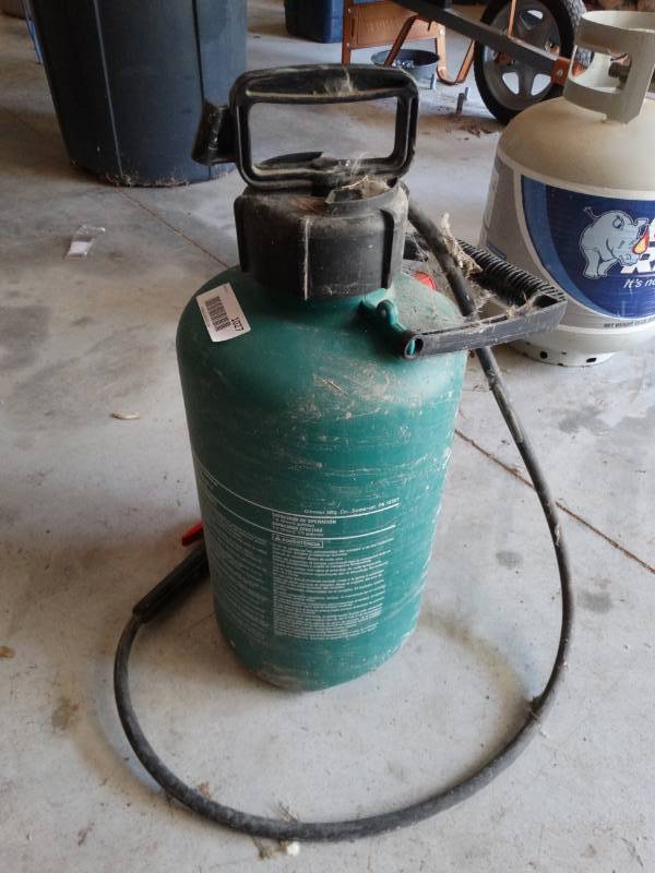 lot 1027 image: Gilmour bug sprayer