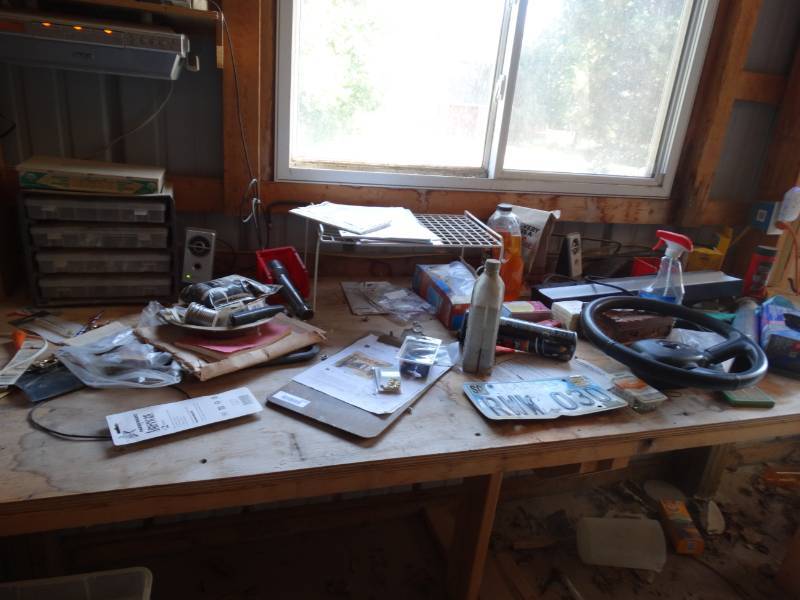 lot 1036 image: Large lot of assorted hardware & misc.