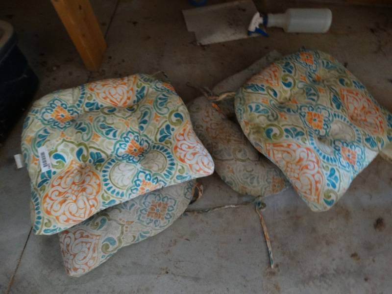 lot 1041 image: Lot of chair cushions