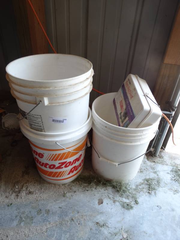 lot 1045 image: Lot of various buckets
