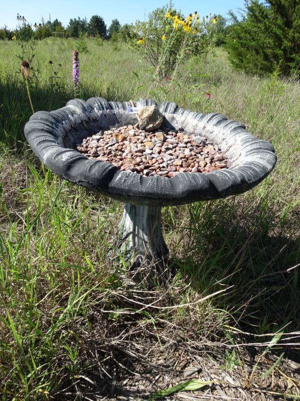 lot 1049 image: Bird bath