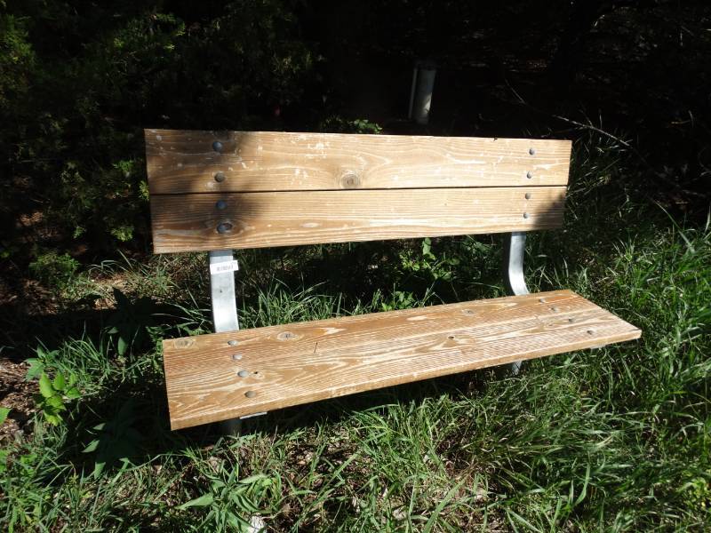 lot 1050 image: Pilot rock park bench- NICE