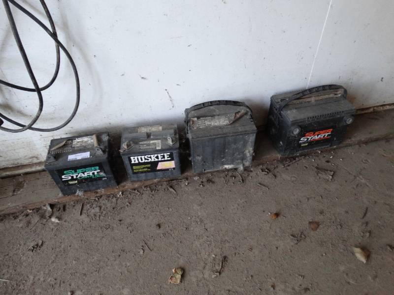 lot 2017 image: Lot of 4 auto batteries