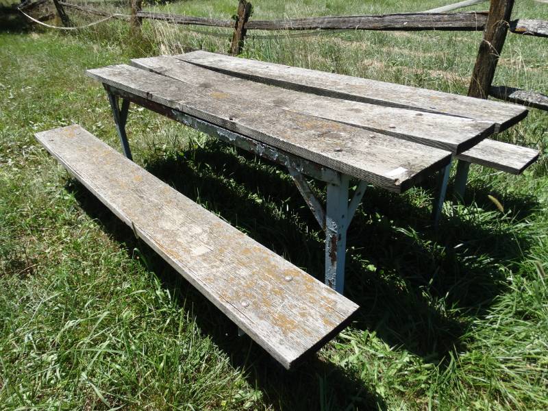lot 2034 image: Picnic table