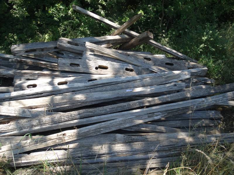 lot 2036 image: Large lot of split rail fencing