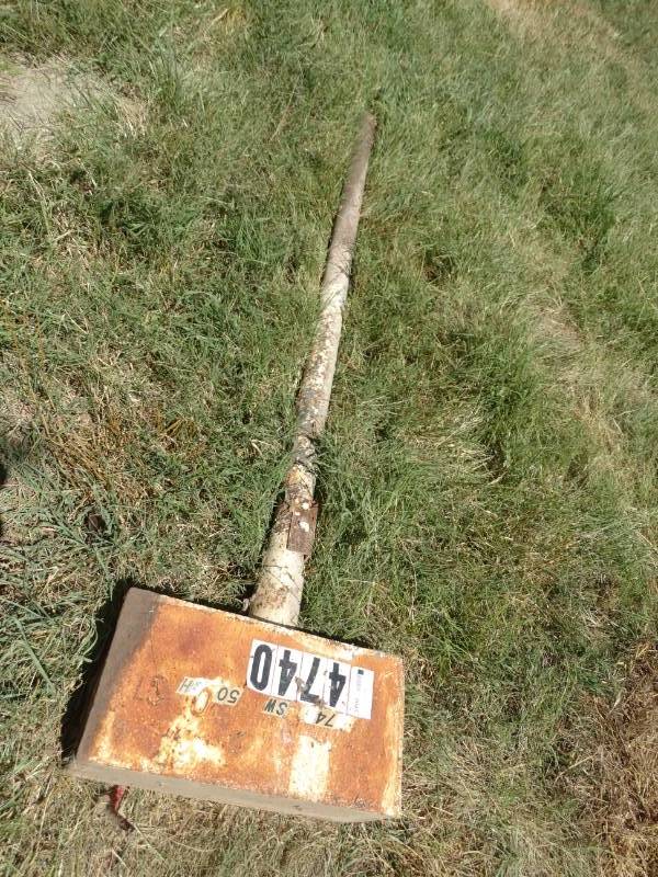 lot 2045 image: Heavy duty mailbox w pole
