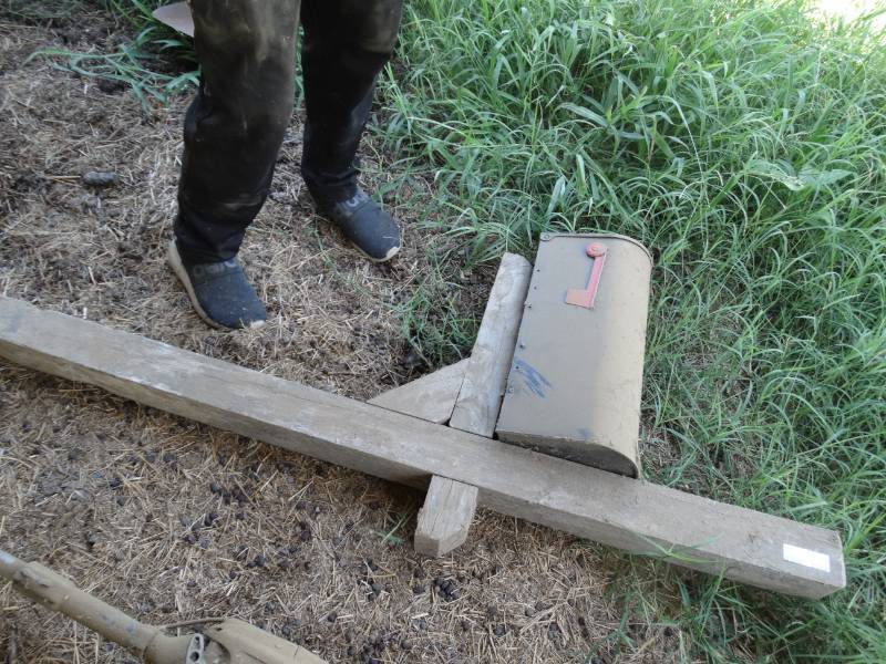 lot 2054 image: Mailbox w post