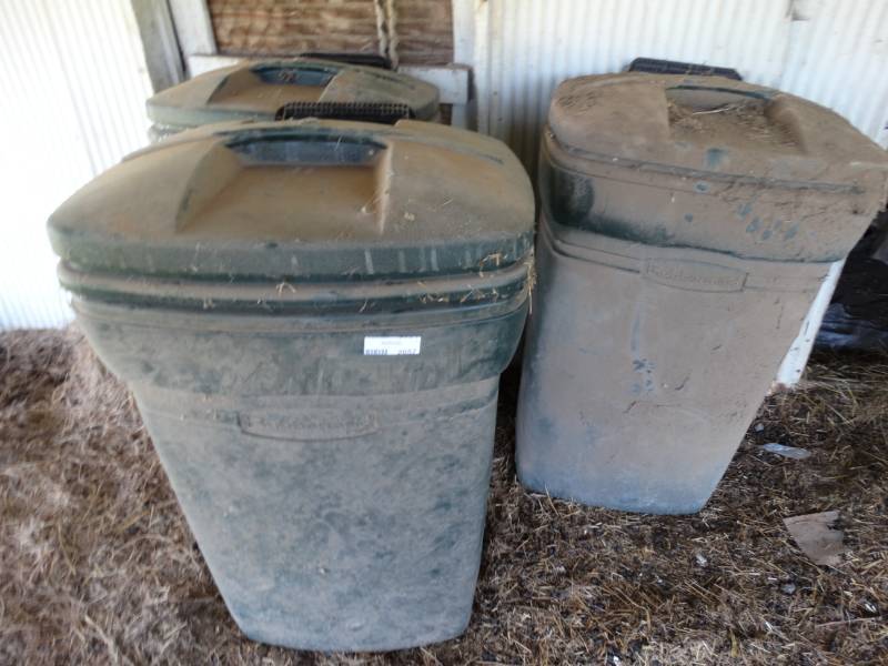 lot 2057 image: 3 rubbermaid trash cans w lids