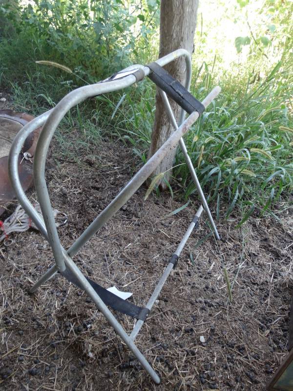 lot 2059 image: Folding saddle rack