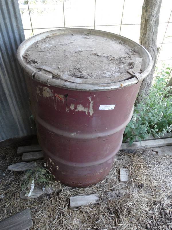 lot 2065 image: 55 gallon metal drum w lid